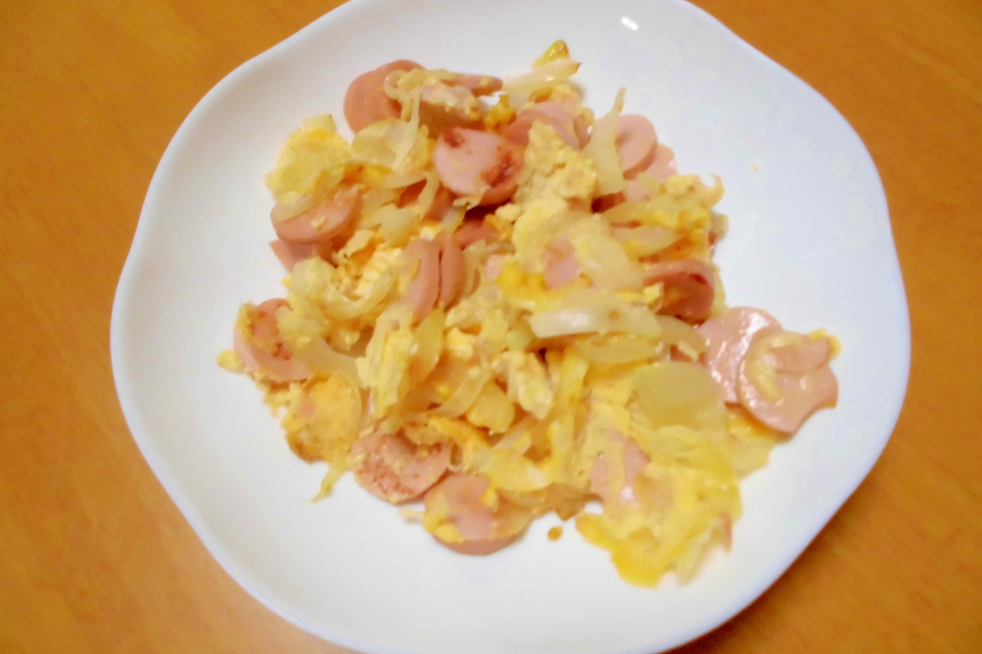 魚肉ソーセージと玉ねぎのチーズ卵炒め