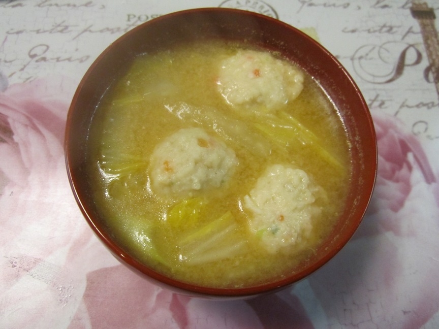 あっさり系のお料理の時に鶏団子と白菜と葱のお味噌汁