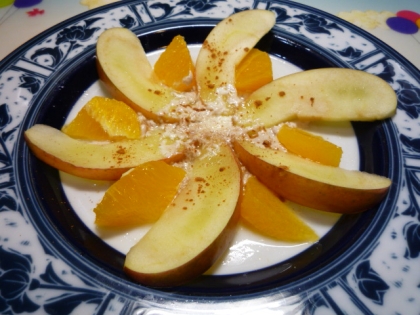バナナの代わりにオレンジで(*^o^*)
想像を遥かに超える美味しさに驚きました！
温かいりんごとヨーグルト、シナモンが口の中でとろけます(*^w^*)