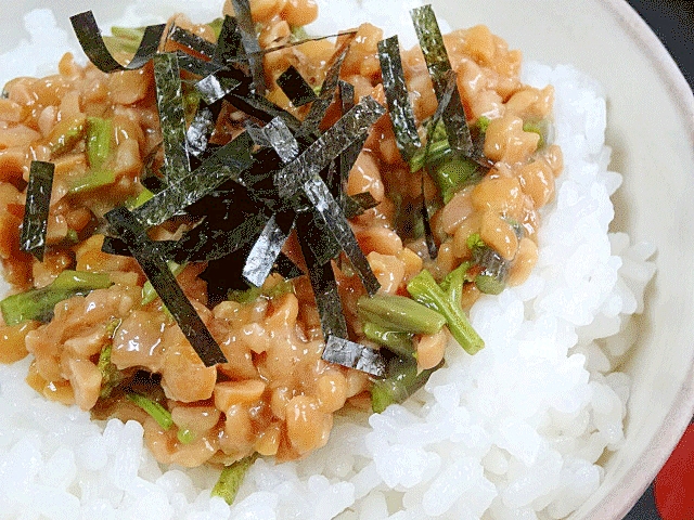 朝食に☆　とろっとろ「たたきワラビ納豆」