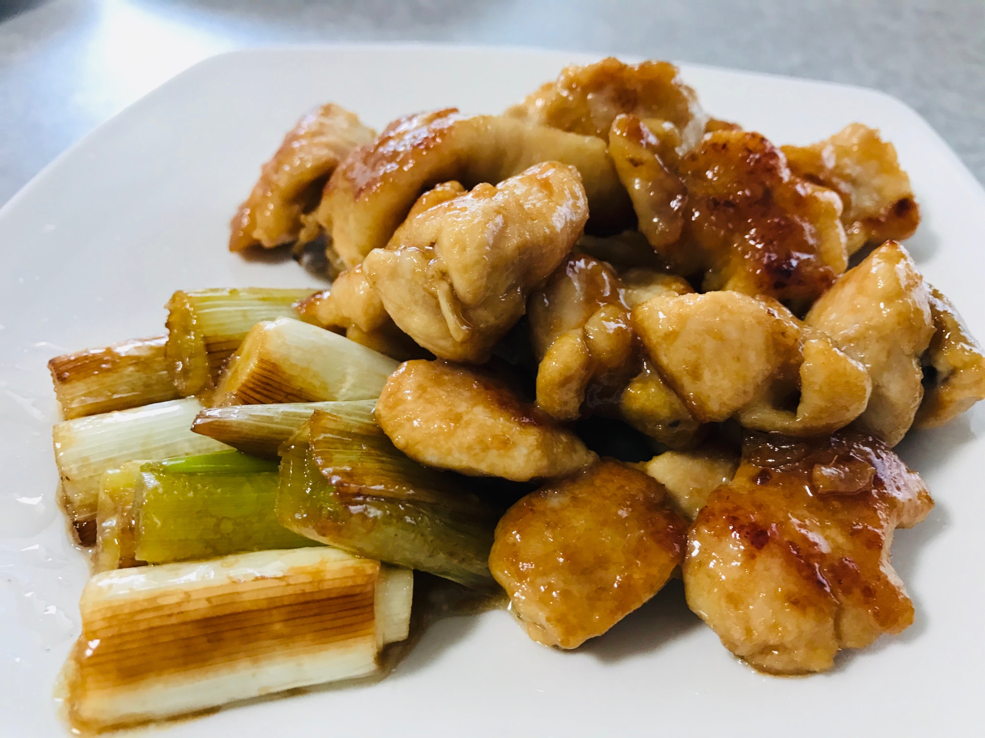 ご飯のお供に！鳥肩肉と長葱の照焼き♫