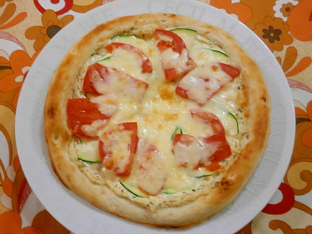 クリームチーズ㏌！ズッキーニとトマトのピザ