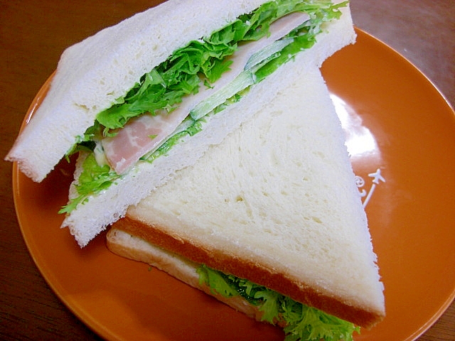 わさび菜ハムきゅうりのサンドイッチ