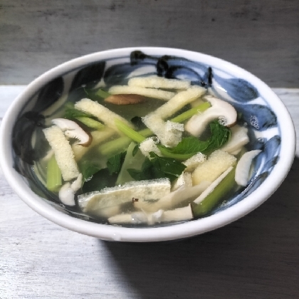 小松菜・しめじ・油揚げの味噌汁（鰹だし）