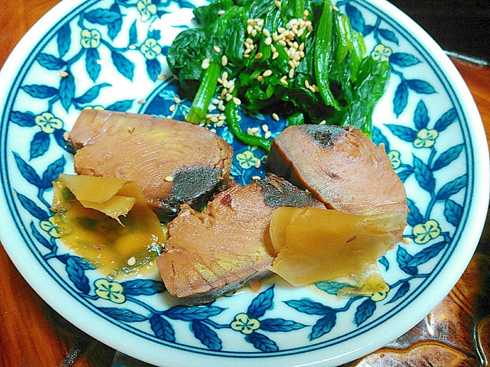 かつお煮のほうれん草胡麻和え添え