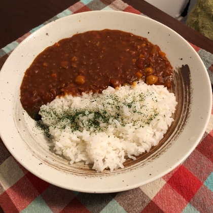 トマトが効いてて美味しかったです。お豆は缶詰代用しちゃいました。豆好きなので今度はキドニービーンズも使ってみたいです！