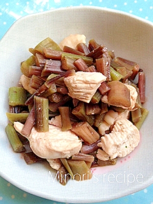 器に盛られた、ずいきと鶏肉のポン酢和え
