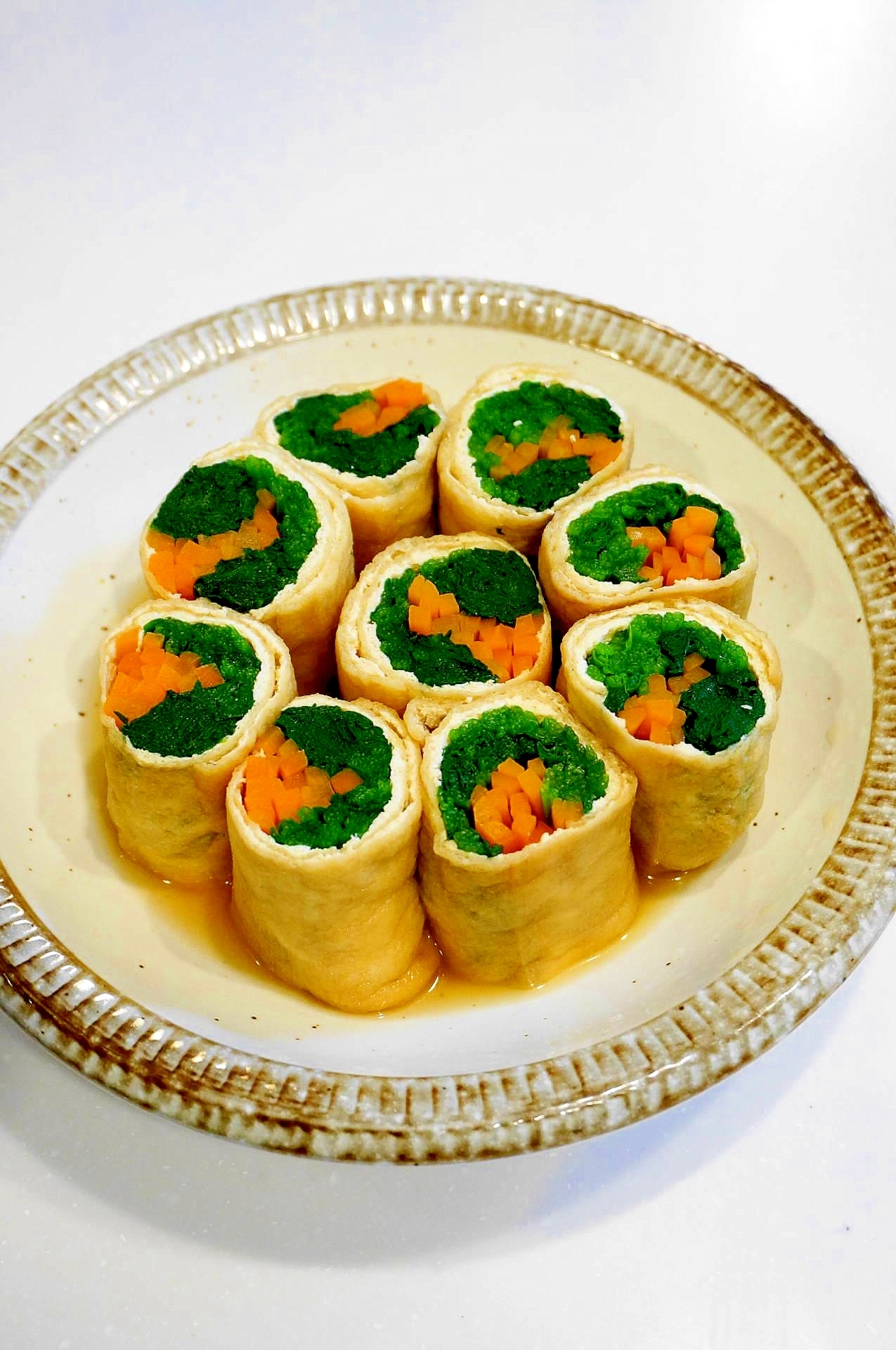 彩り鮮やかでお弁当に!ほうれん草と人参の油揚げ巻き