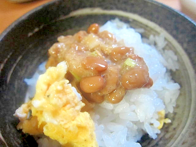 炒り卵納豆丼