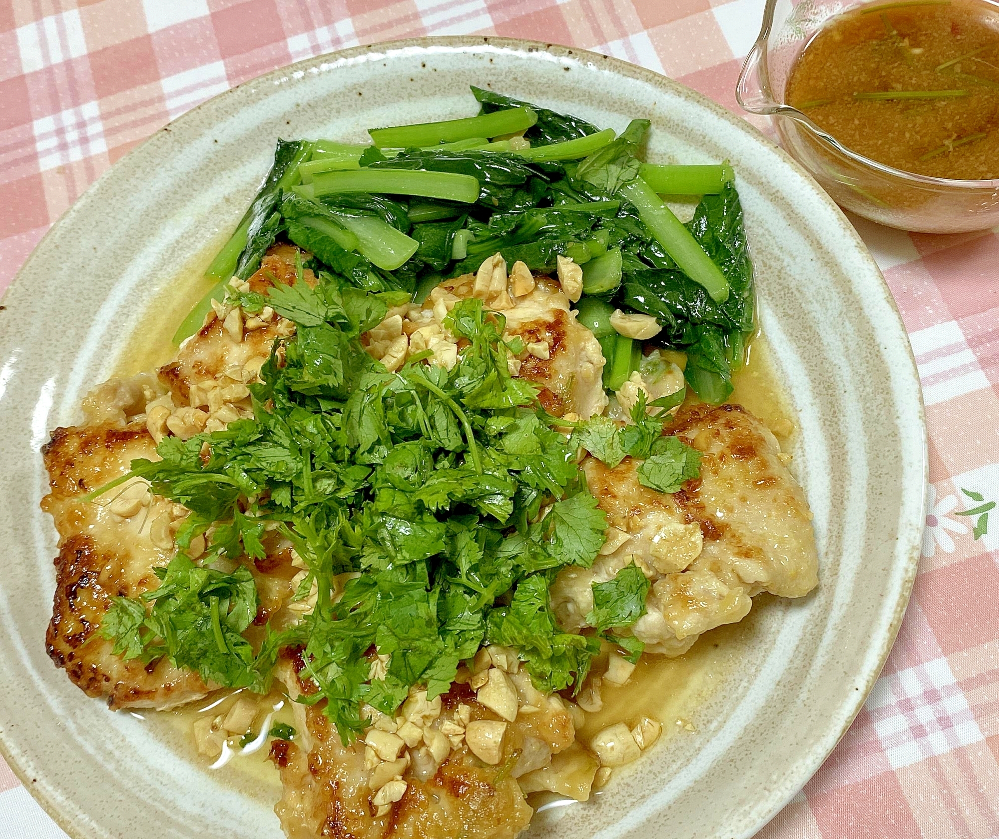 パクチーが香る、やわらか鶏むね