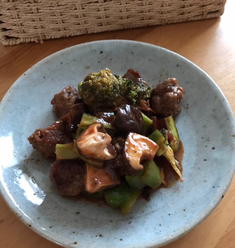 肉団子と野菜のケチャップポン酢炒め