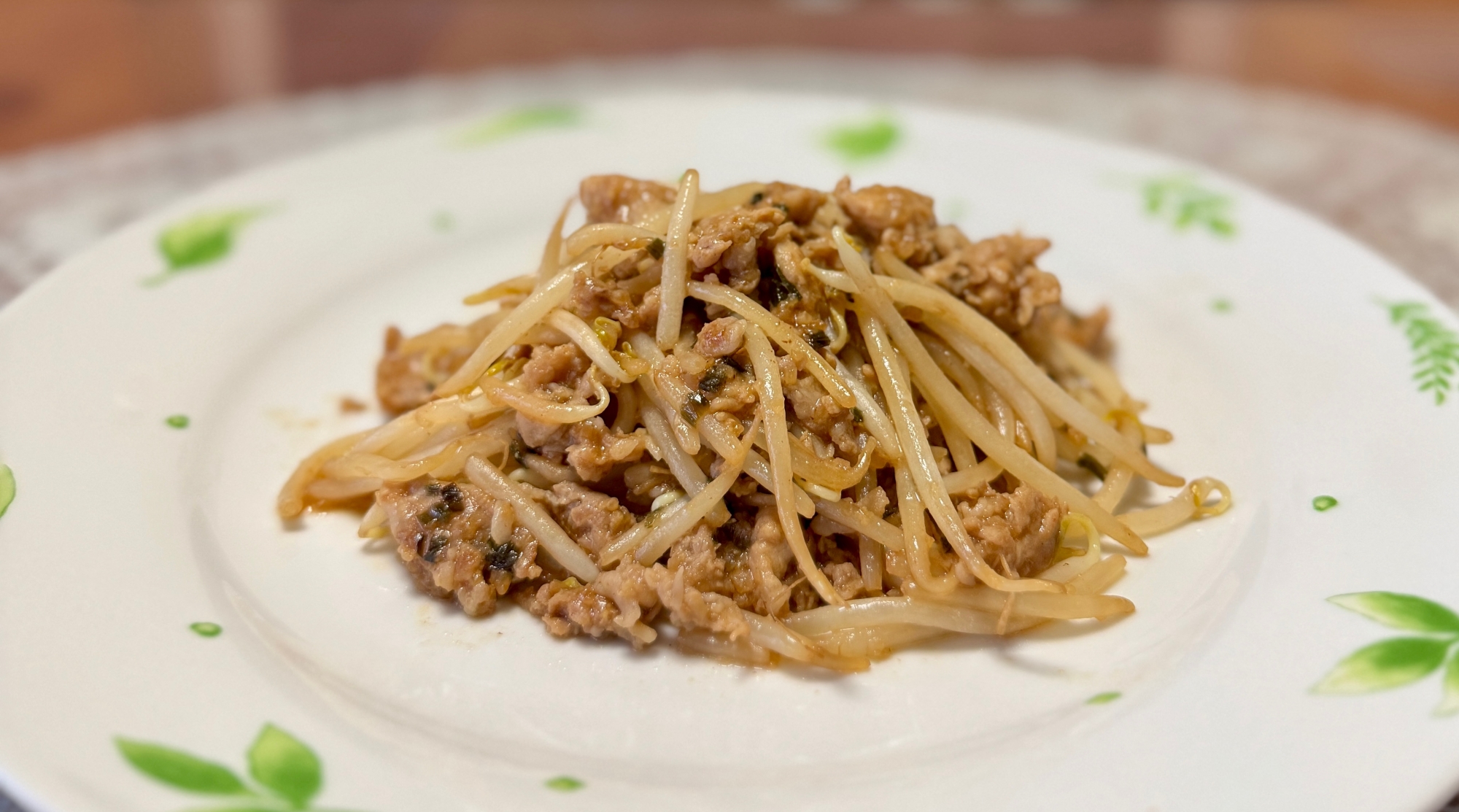 作り置きのニラ醤油麹で！豚肉ともやしの☆炒めもの