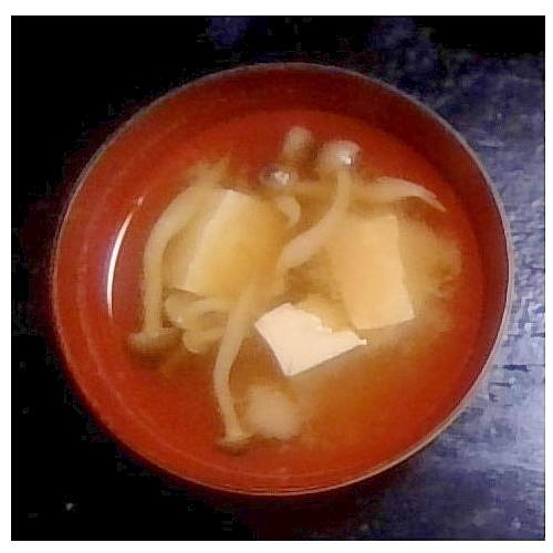 しめじと木綿豆腐の味噌汁