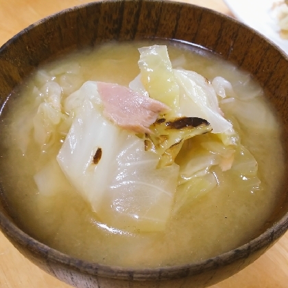 炒めキャベツとツナの味噌汁