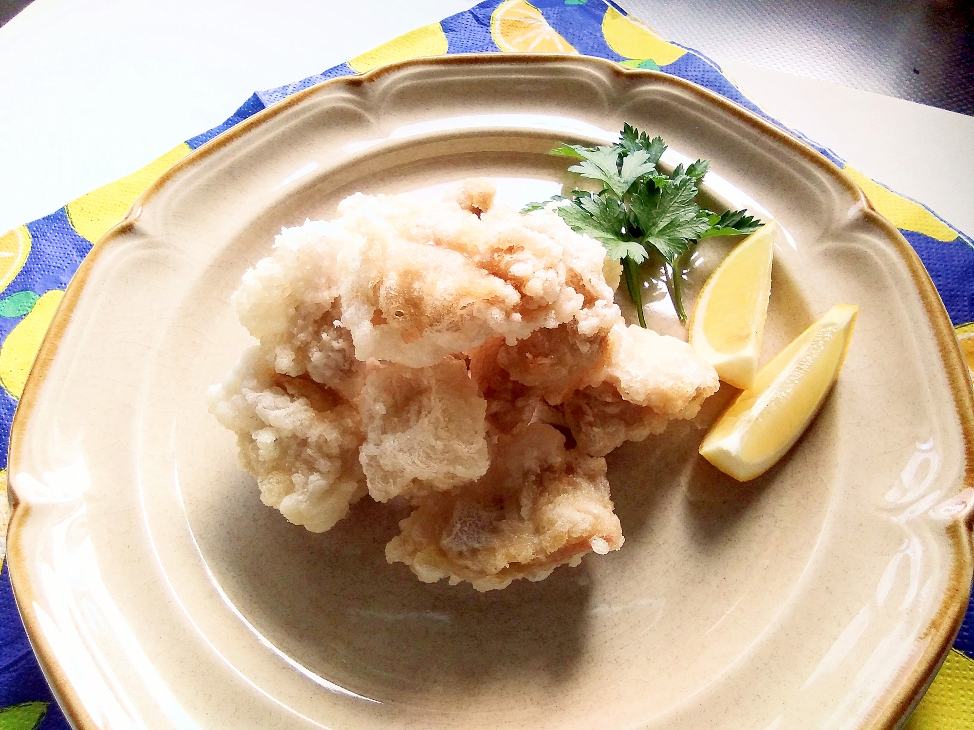 味付けは塩水のみシンプル過ぎる鶏モモ肉のから揚げ