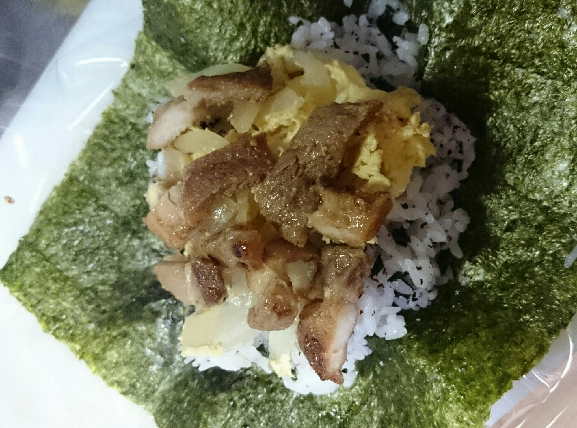 新玉ねぎの卵とオイスター焼のおにぎらず