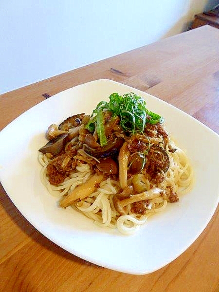 ナスとキノコの甘辛そうめん