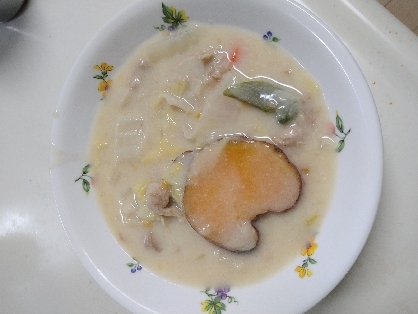 小松菜がなかったので、白菜で作りましたが、ネギがいい味出してくれてる気がします！ポカポカほくほくで温まりました！
ごちそうさまでした☆