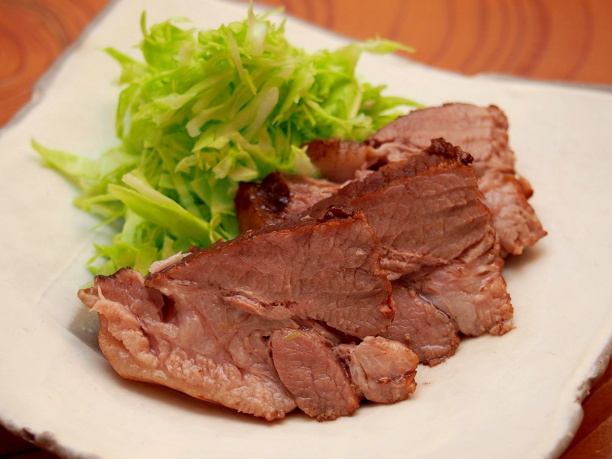 作り置きに！豚肩ロースの紅茶煮