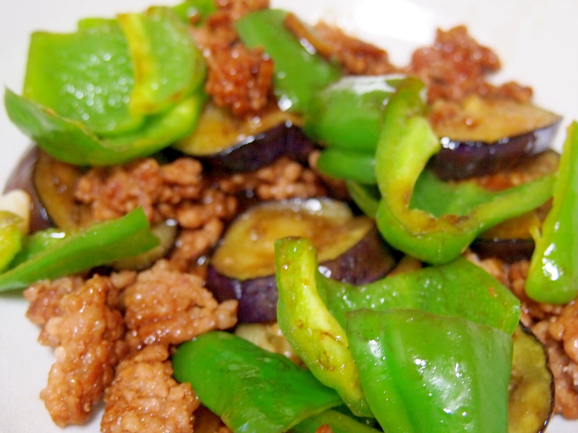 なすとピーマンのひき肉味噌オイスター炒め レシピ 作り方 By まるっとまる 楽天レシピ