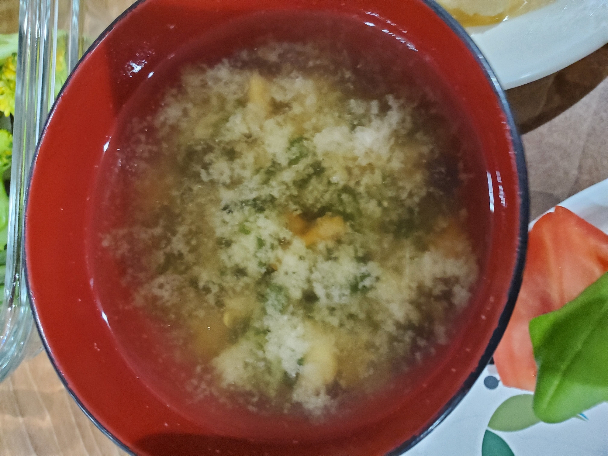 人参、ほうれん草の味噌汁