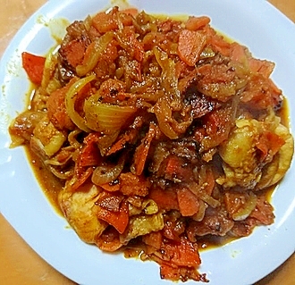 鶏肉と玉葱と人参のトマト煮込みカレー（小麦粉無し）