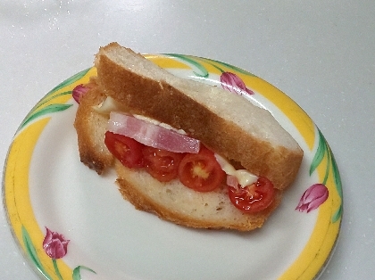 簡単で美味しい～ベーコンチーズトマトマフィン
