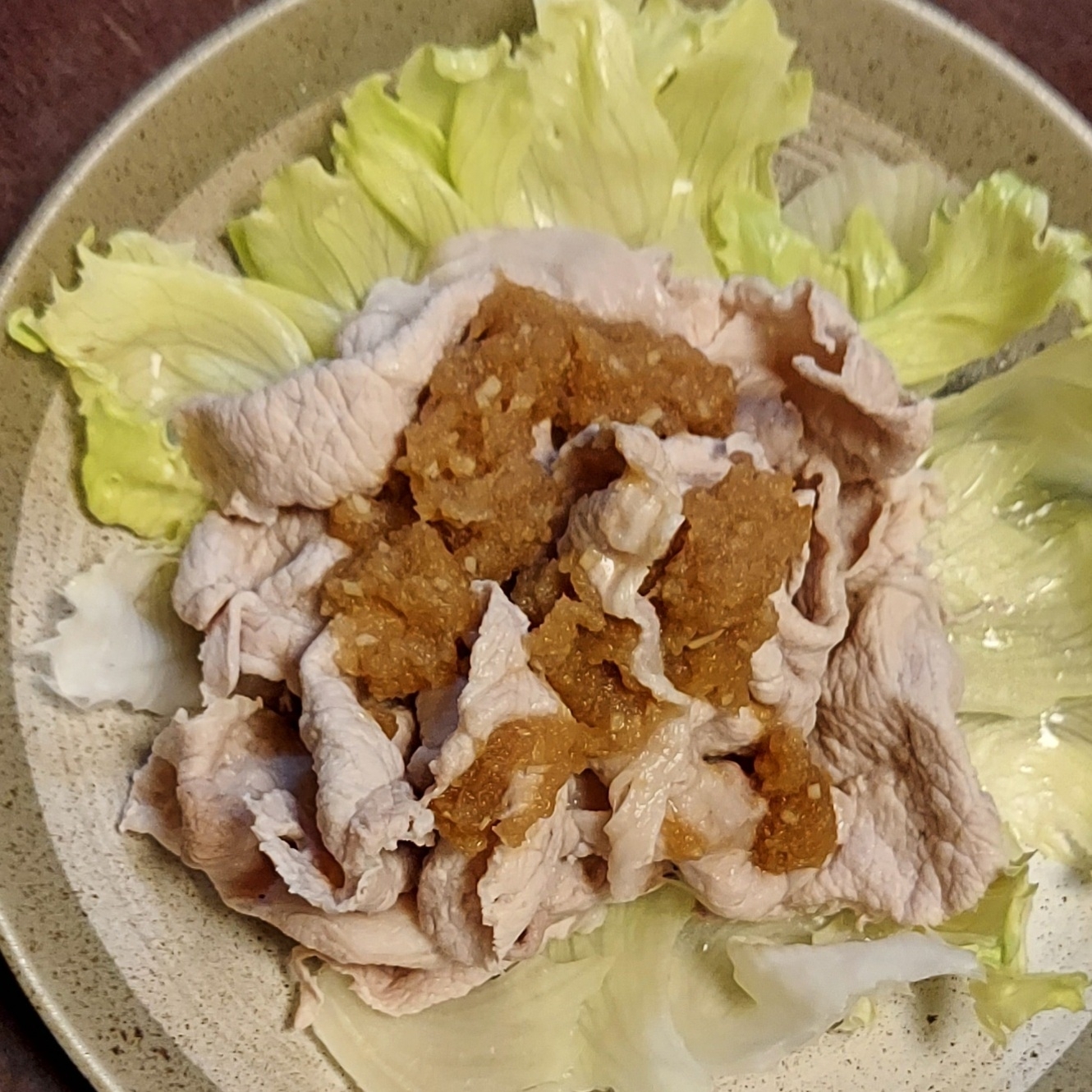 薄切り豚ロース肉の冷しゃぶ☆にんにくポン酢添え