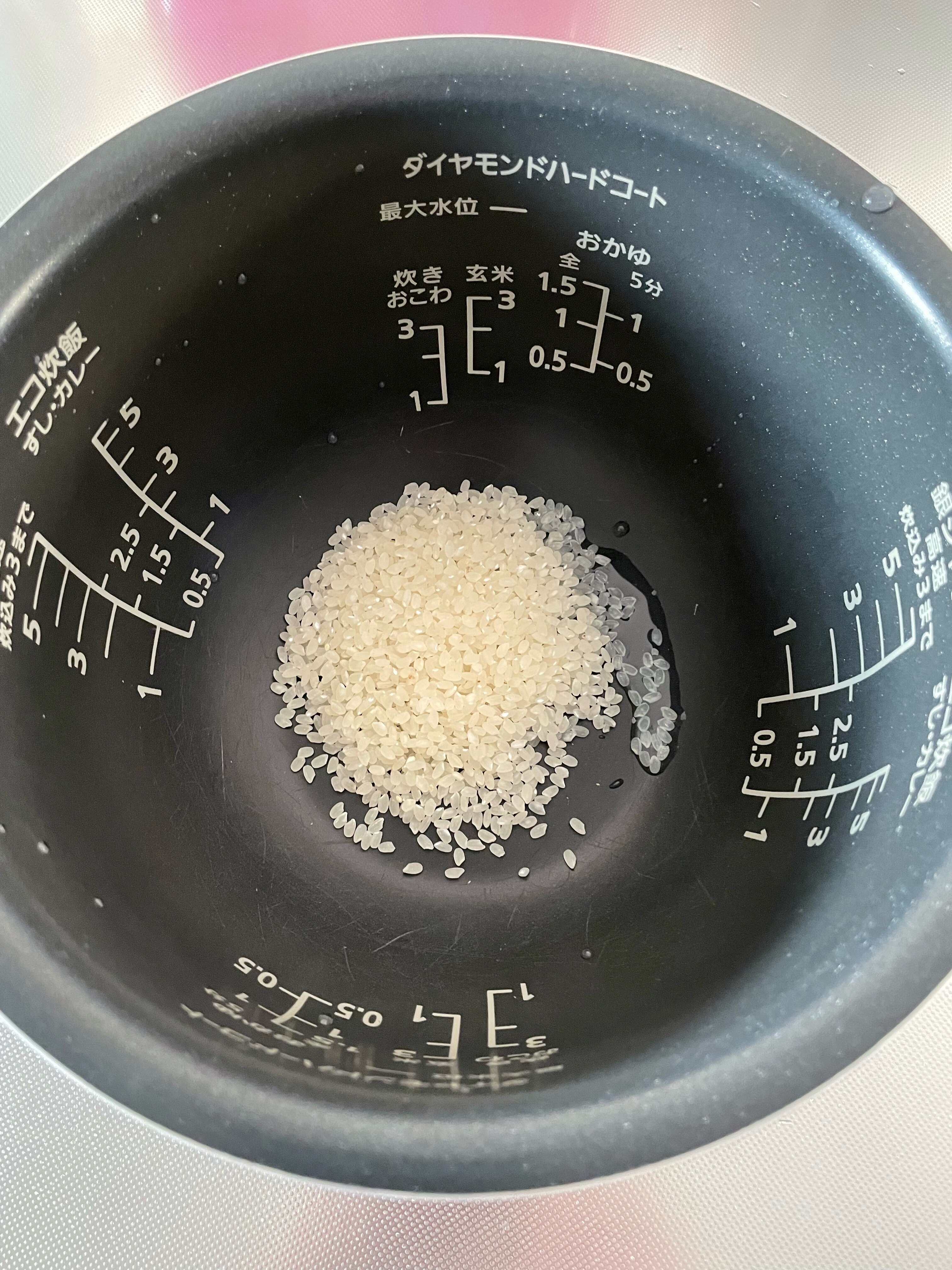 離乳食•初期】炊飯器でお米から作る10倍粥 レシピ・作り方 by もちママ