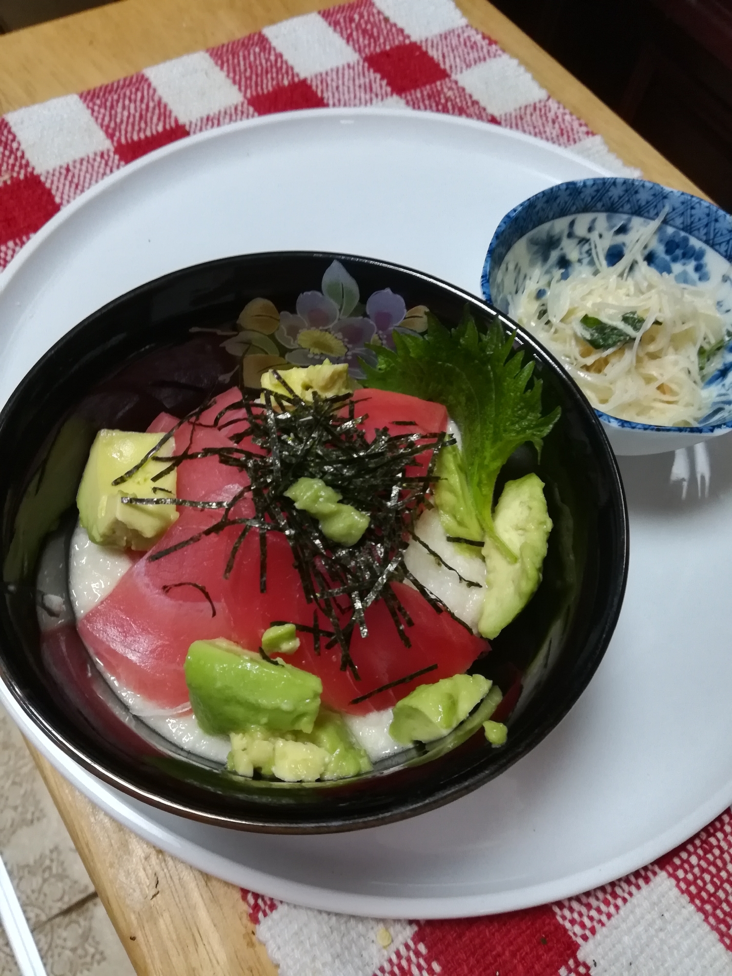 アボカドとまぐろ☆ふわふわ♪とろろ丼~刻みのり添え