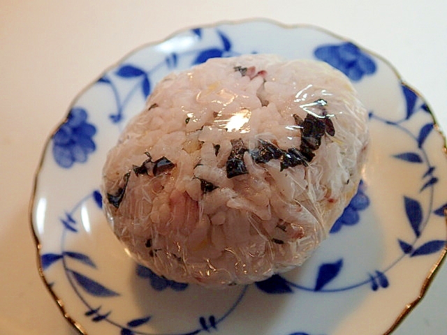 生姜香る　刻み海苔と黒胡麻のおにぎり