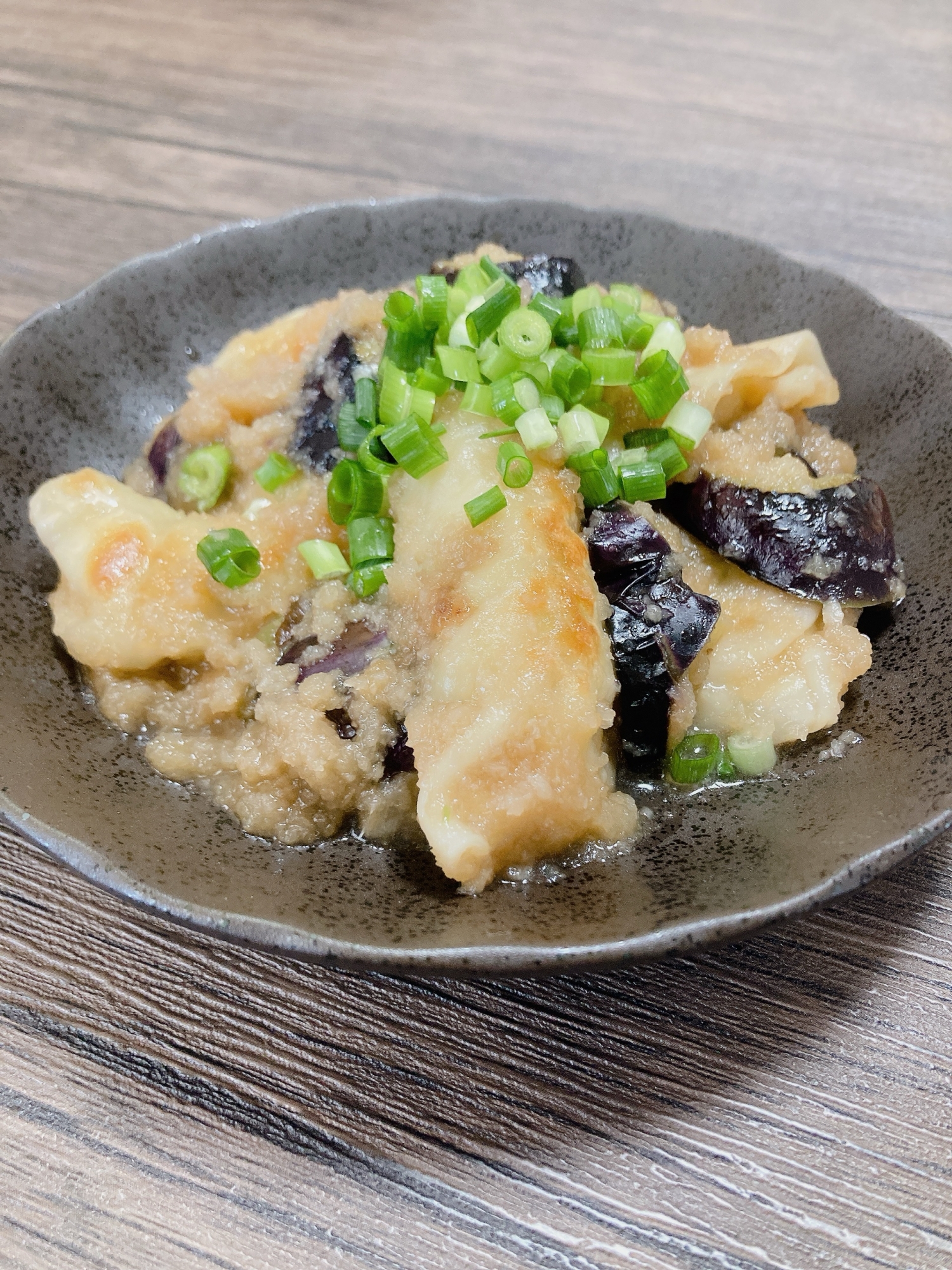 冷凍餃子と茄子のさっぱりみぞれ煮