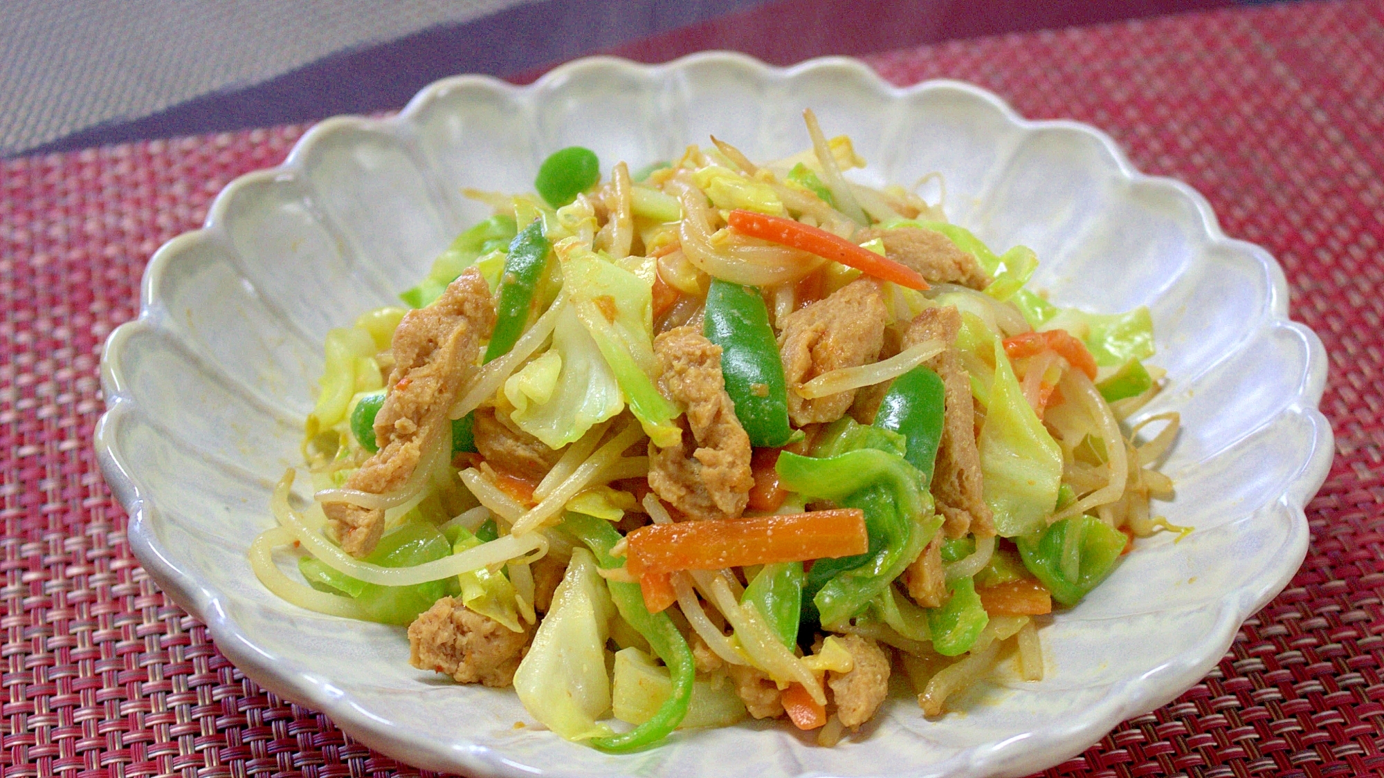 パパッと料理！大豆ミートと野菜の味噌炒め【動画】