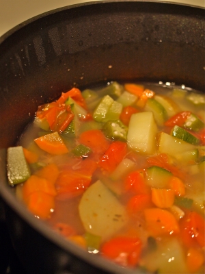 簡単！オクラとトマトとあさりの具沢山野菜スープ