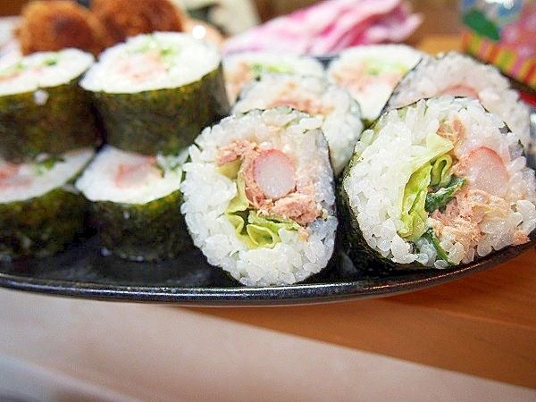 ツナマヨかにかま巻き寿司 レシピ 作り方 By よっちごはん 楽天レシピ