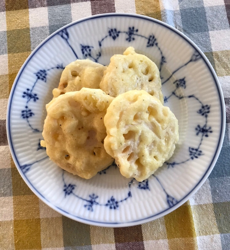 レンコンの粗挽き胡椒粉チーズ天ぷら