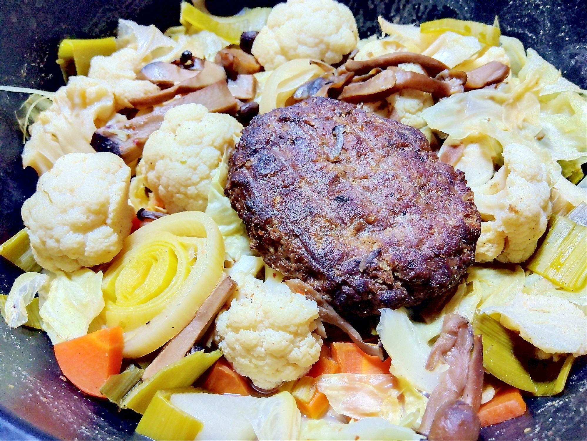 カリフラワー人参リーキしめじハンバーグ蒸し煮