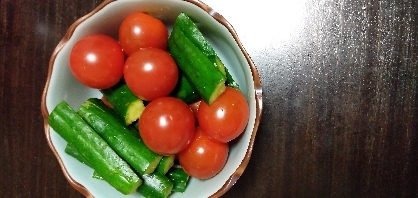 やみつき☆きゅうりとミニトマトの塩ごま油漬け