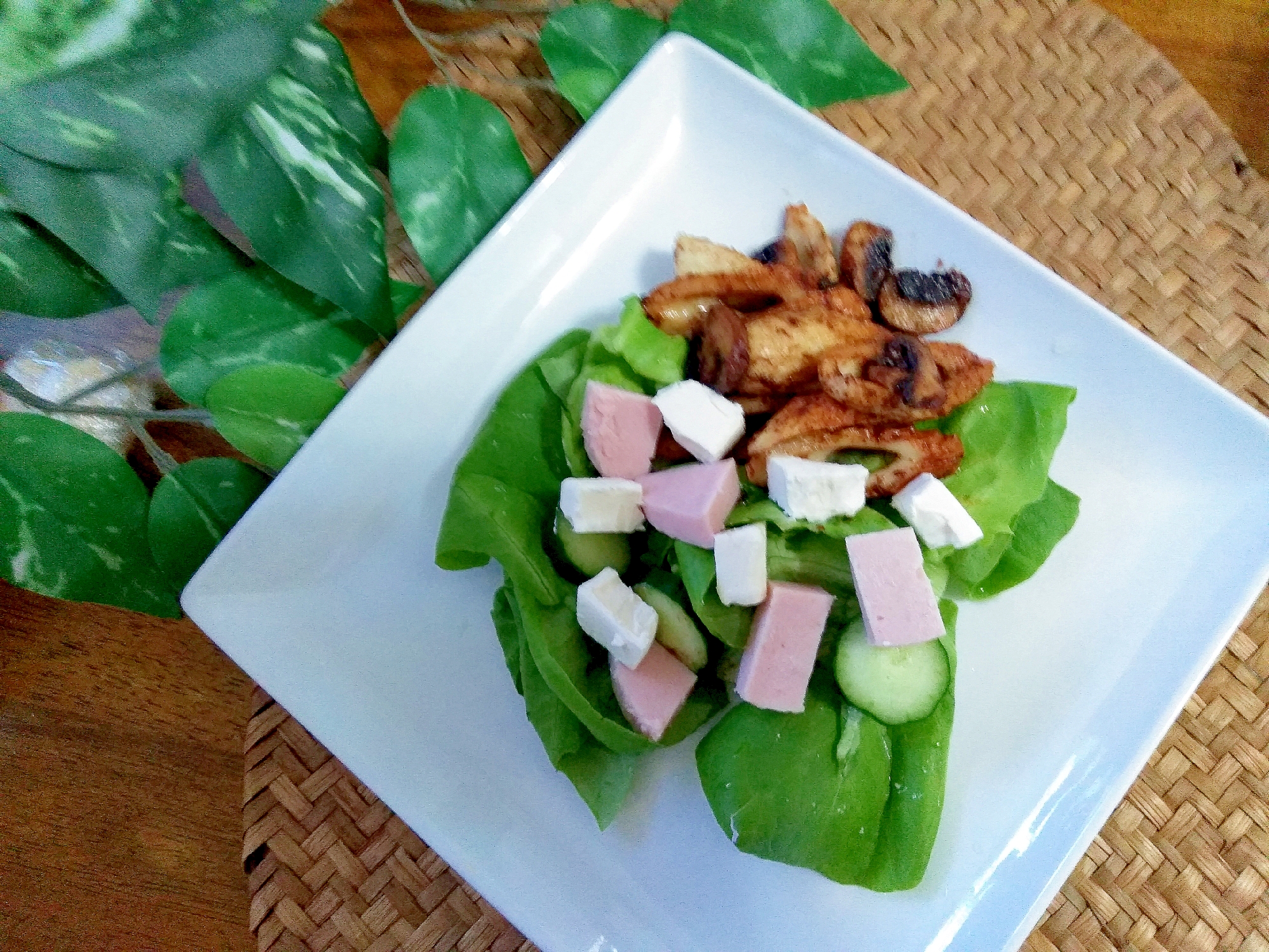 がっつり♪アンチョビソースで生野菜