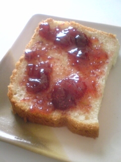 苺ジャムと蜂蜜のトースト