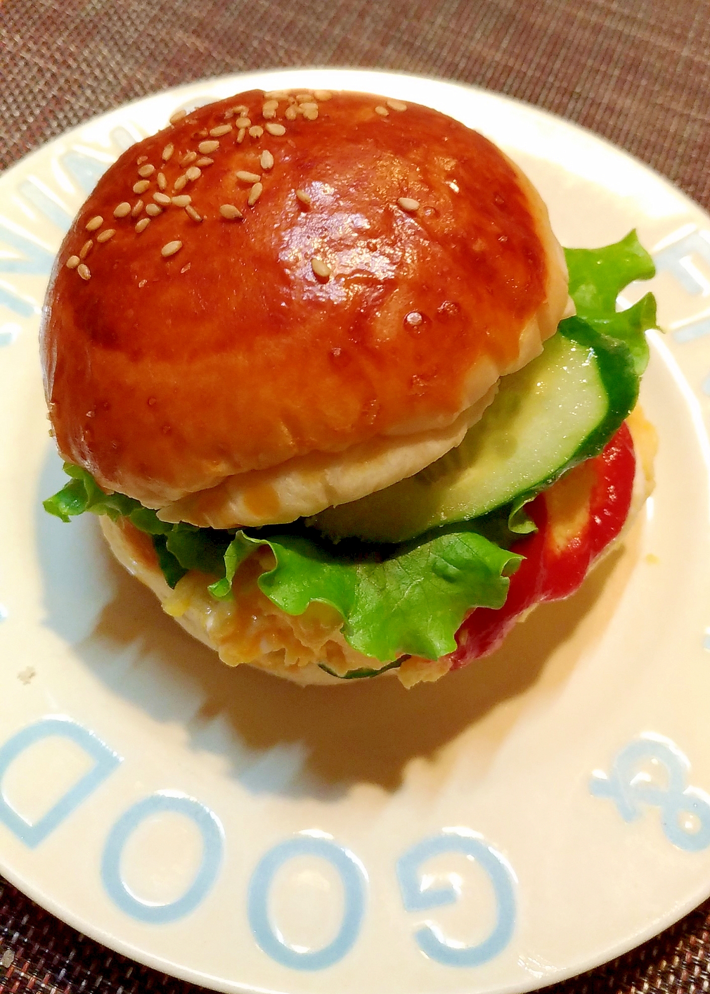 手作りバンズで チーズ入りオムレツバーガー レシピ 作り方 By またたび 楽天レシピ
