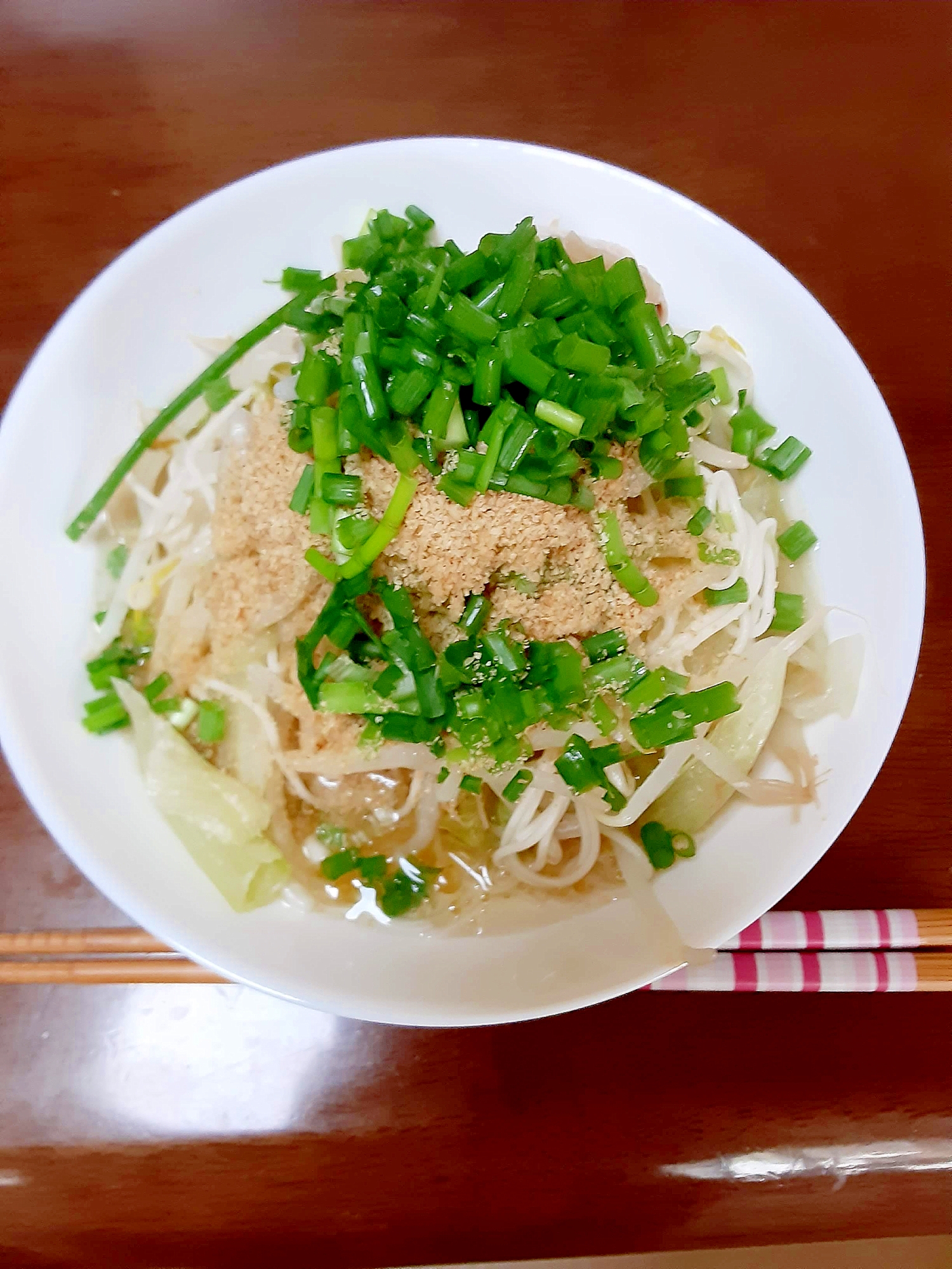 レタスも使って、そうめん