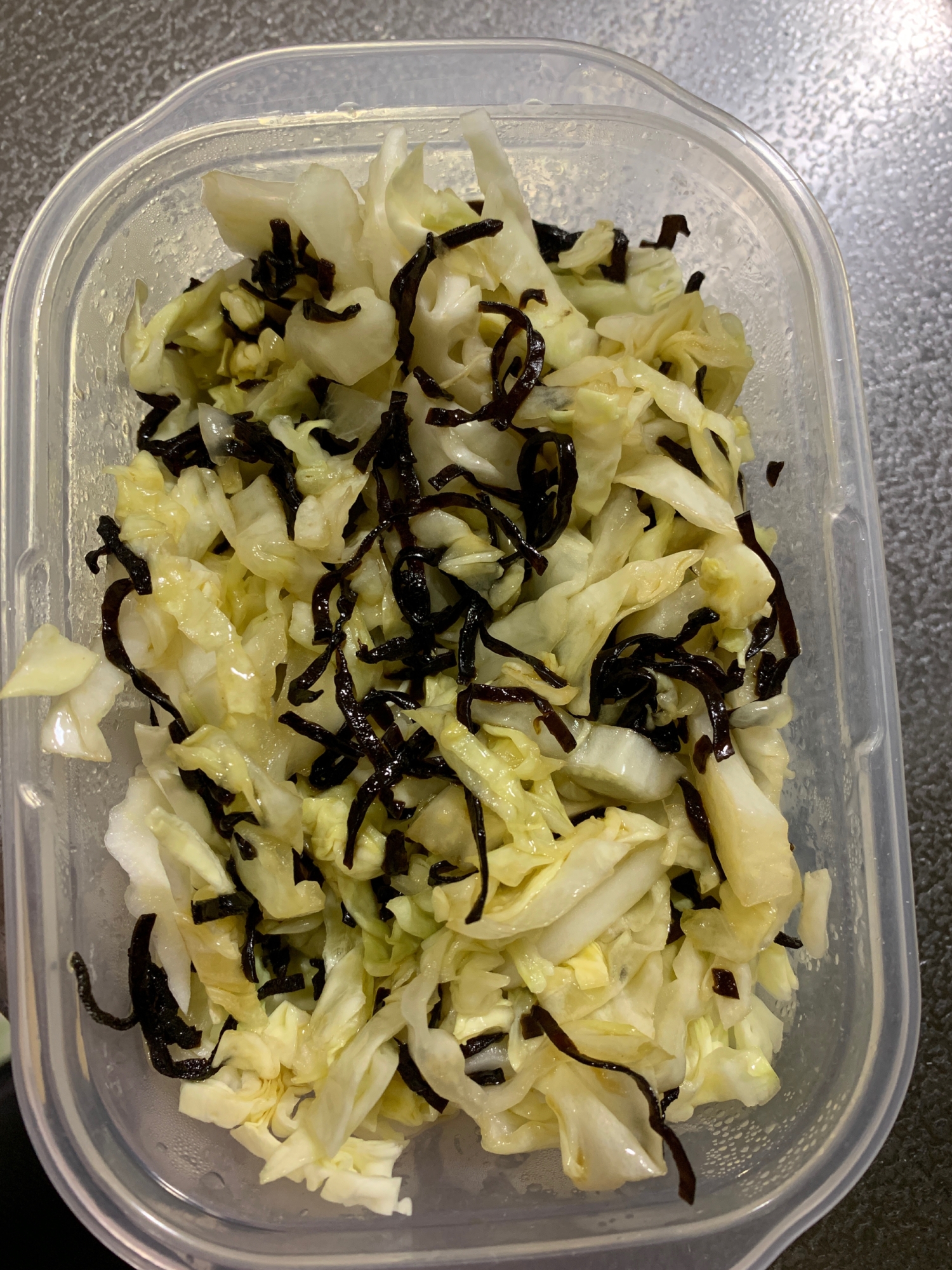 キャベツの塩昆布和え