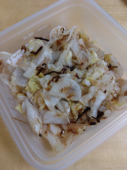 抱えて食べたい♡白菜ときゅうりの旨み塩昆布和え
