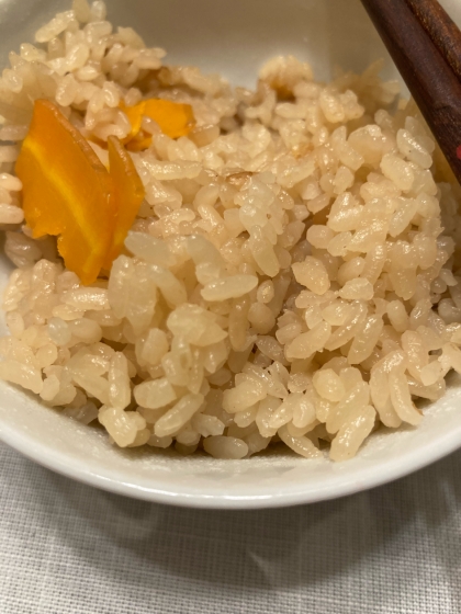 白だしで簡単！油揚げとしめじの炊き込みご飯