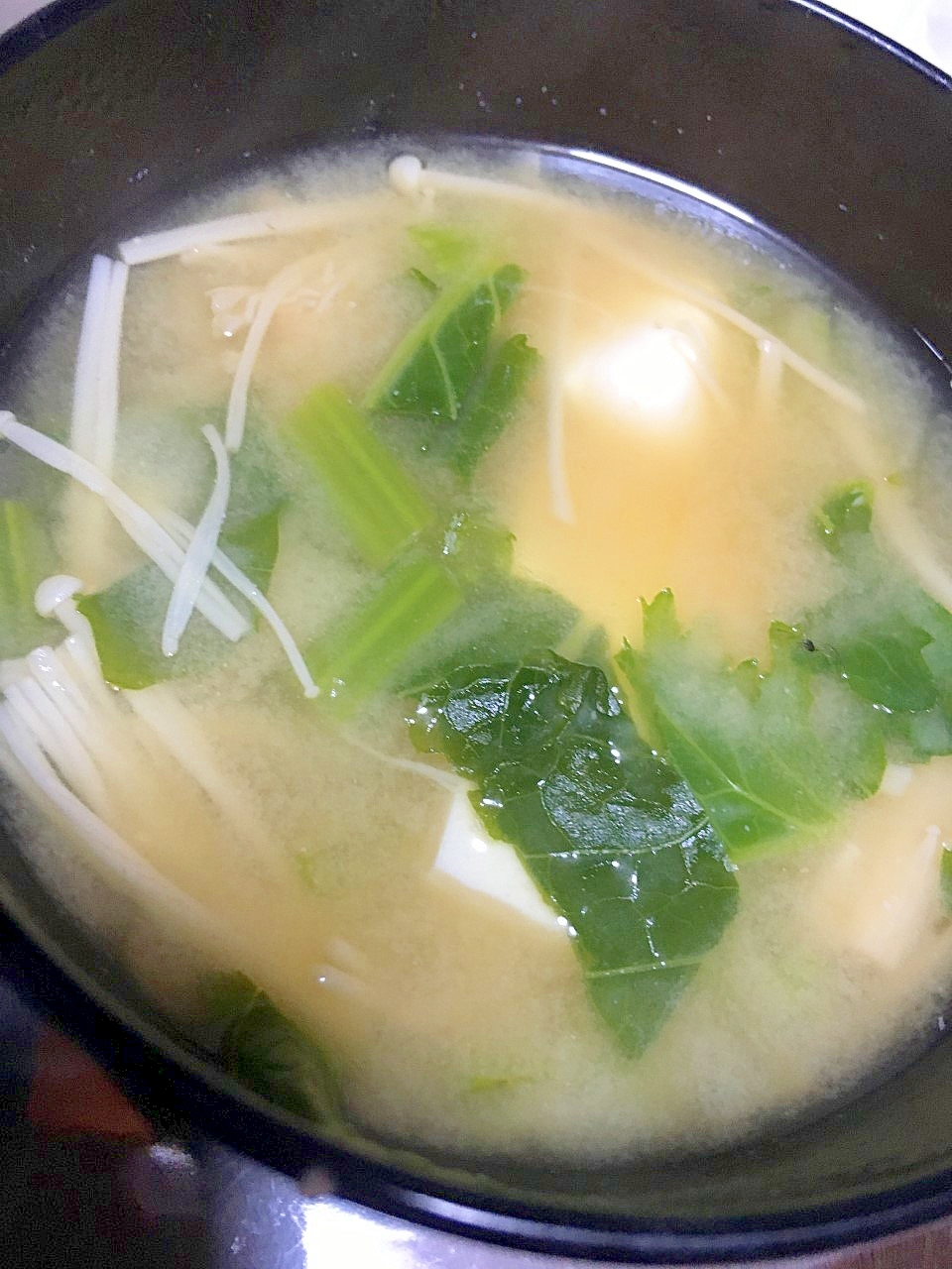 カブの葉たっぷりえのきと豆腐の味噌汁