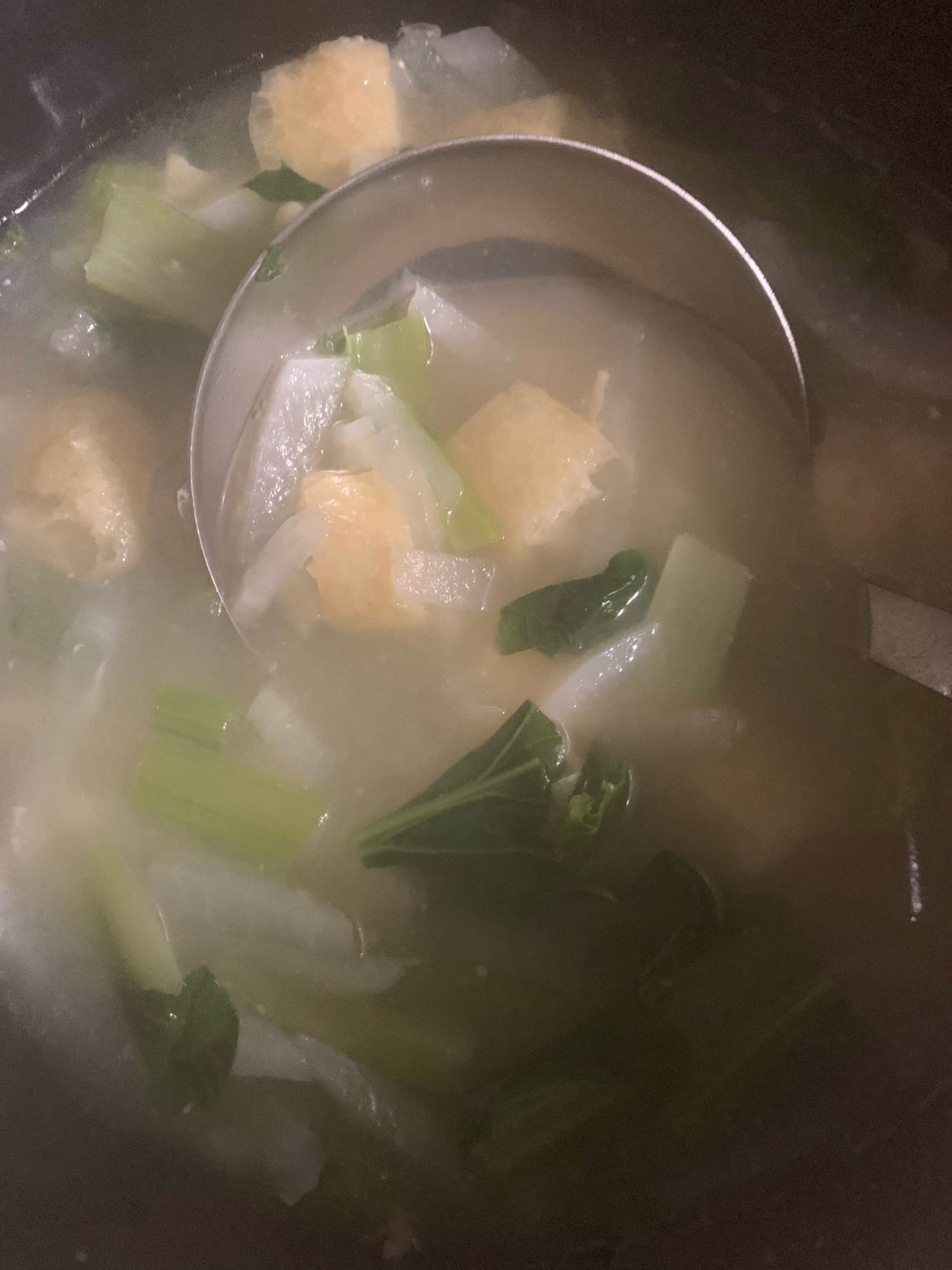 小松菜と大根、油揚げの味噌汁