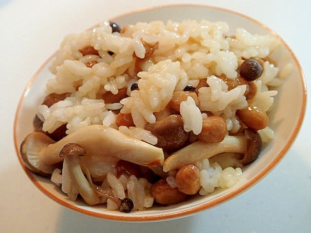 納豆と炒めしめじの混ぜご飯