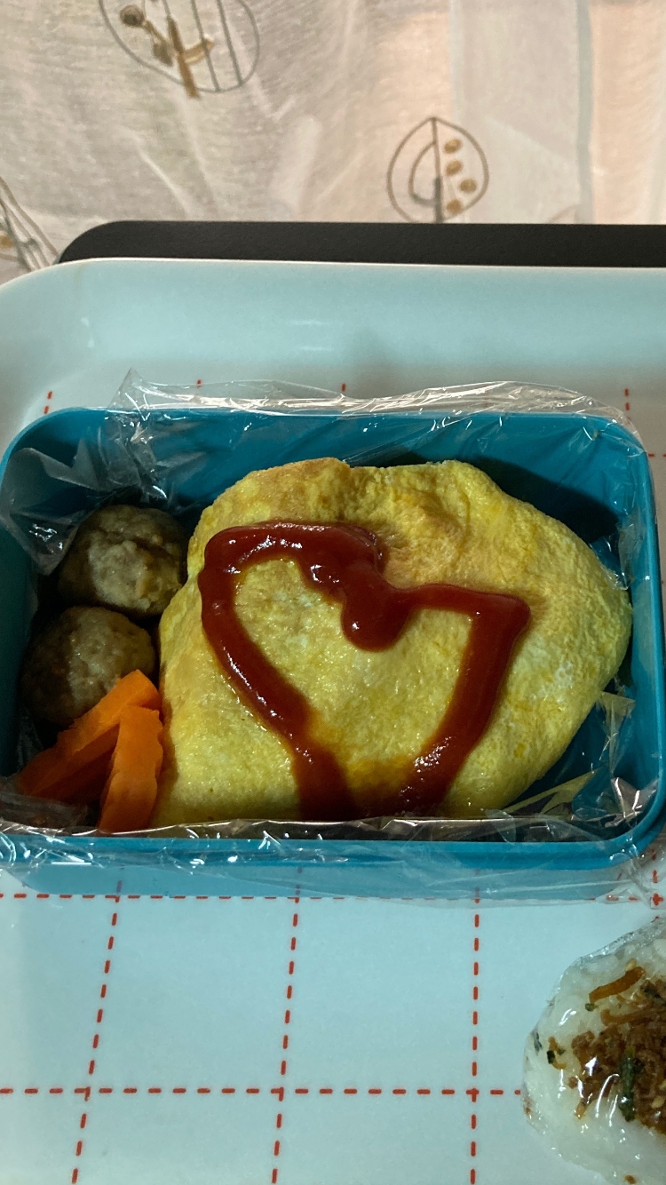 ケチャップで作るオムライス弁当♫