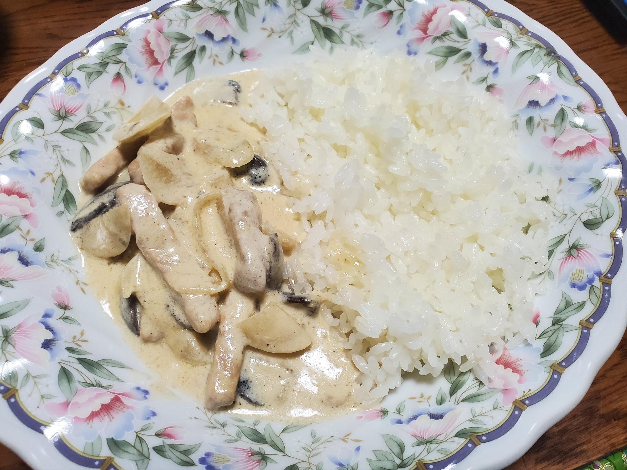 ソース入り！ポークストロガノフ
